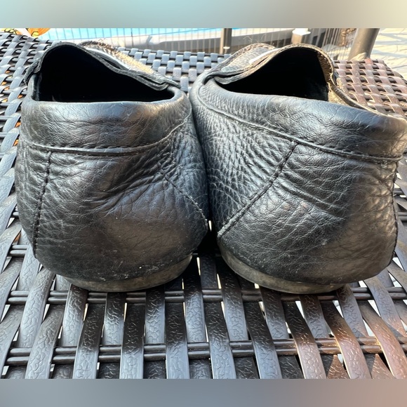 Coach size 6.5 ladies black leather flat loafer shoe. Good used condition. - Picture 2 of 7